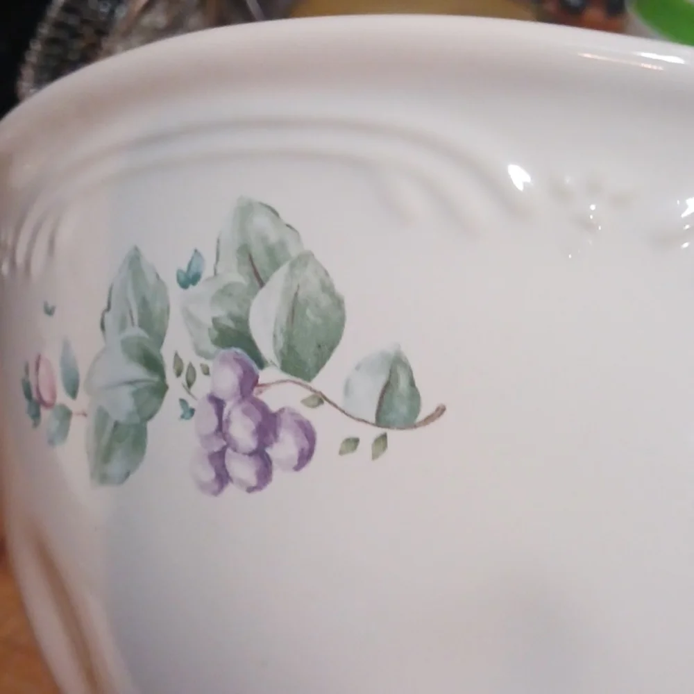 Pfaltzgraff White and Green Decorative Bowl